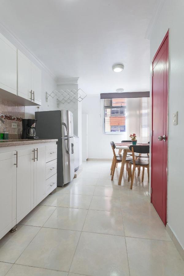 Apartamentos Amoblados Jg De La 70 Медельїн Екстер'єр фото